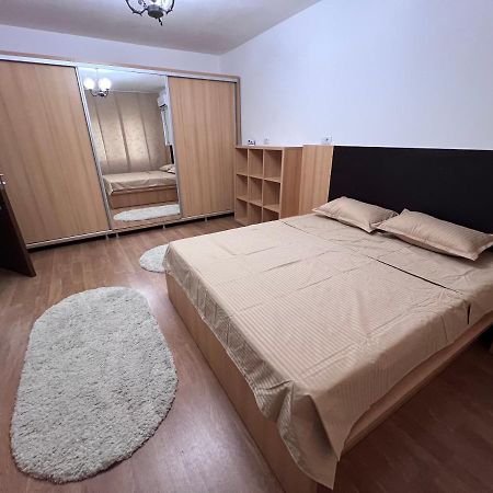 Mnm Mitropolie Appartement Iasi Buitenkant foto