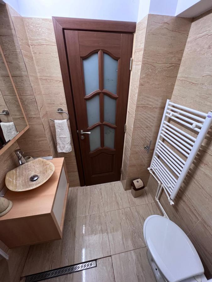 Mnm Mitropolie Appartement Iasi Buitenkant foto